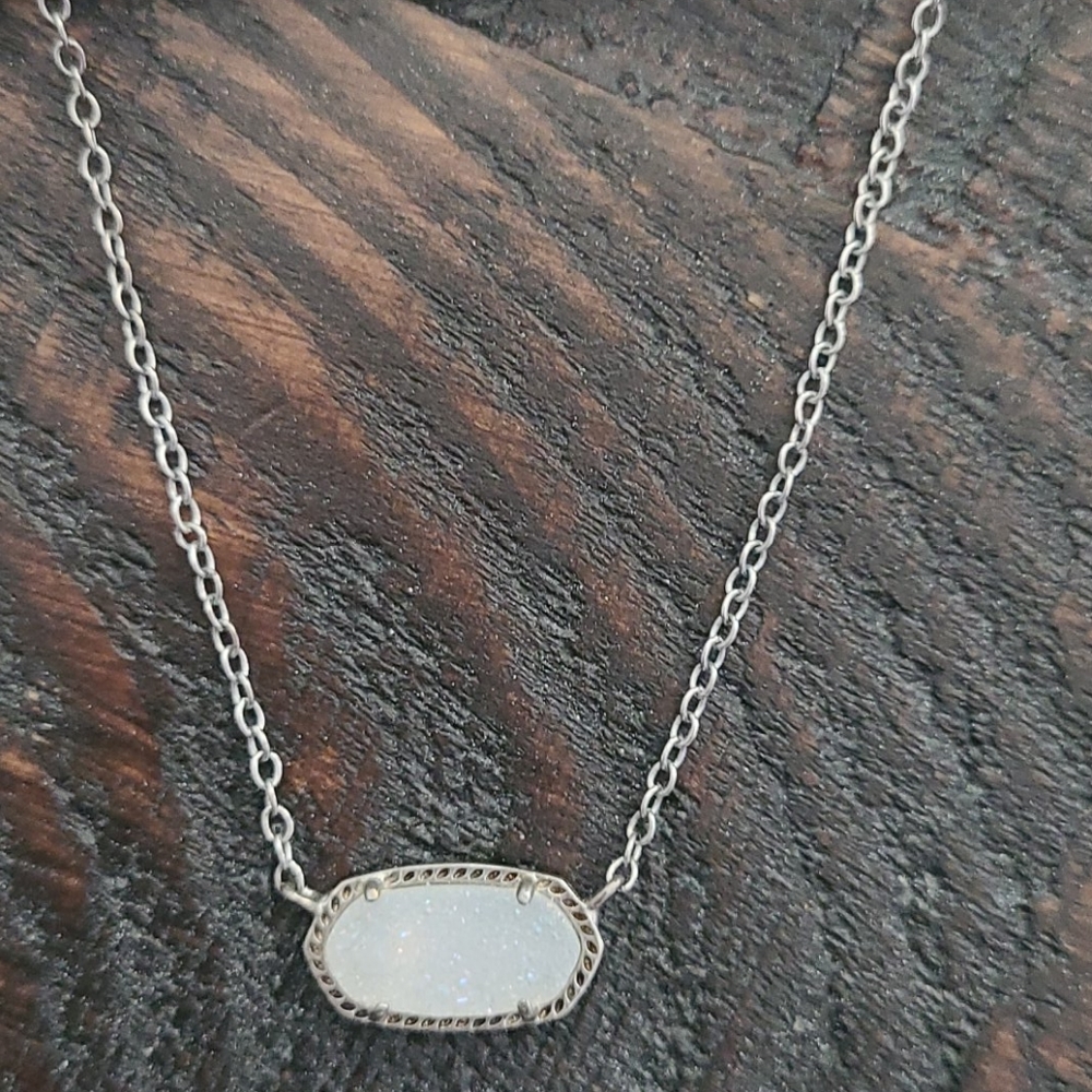Kendra Scott necklace